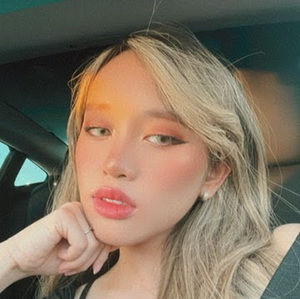 Meet your Posher, Mia